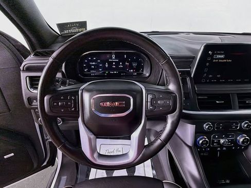 Used 2024 GMC Yukon SLT w/ SLT Luxury Package AWD/4WD image 11
