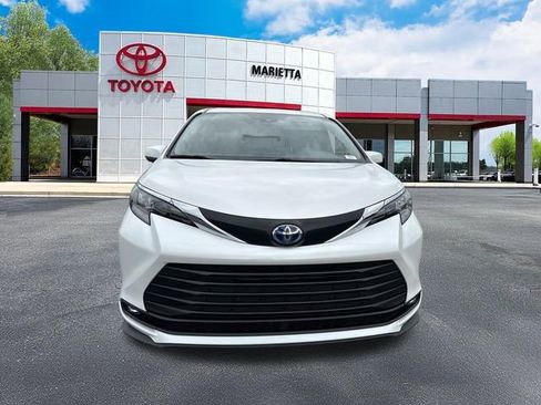 Used 2025 Toyota Sienna XLE w/ XLE Plus Package image 25