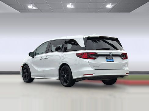 Certified 2023 Honda Odyssey Sport image 3