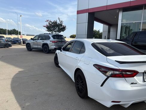 Used 2024 Toyota Camry SE w/ Convenience Package FWD image 6