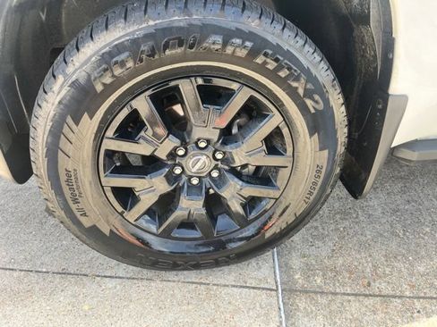 Used 2023 Nissan Frontier SV w/ Midnight Edition Package RWD image 8