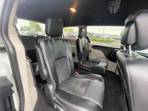 Used 2018 Dodge Grand Caravan SXT FWD image 12