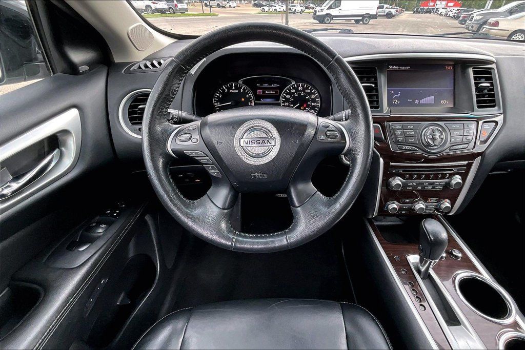 Used 2015 Nissan Pathfinder Platinum FWD image 4