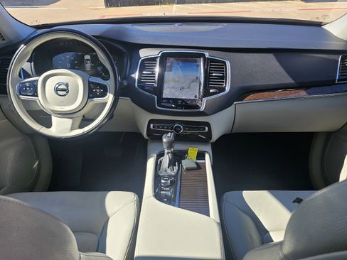 Used 2017 Volvo XC90 T6 Momentum w/ Vision Package image 34