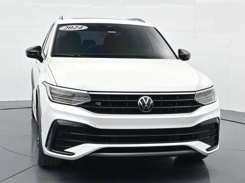 Used 2024 Volkswagen Tiguan SE R-Line w/ MDO Package, Two-Row AWD/4WD image 10
