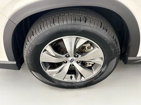 Used 2023 Subaru Ascent Premium w/ Convenience Package image 11