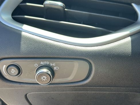 Used 2022 Chevrolet Malibu LT FWD image 15