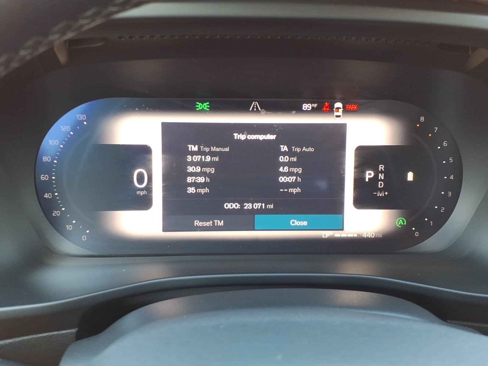 Certified 2025 Volvo XC40 B5 Plus AWD/4WD image 31