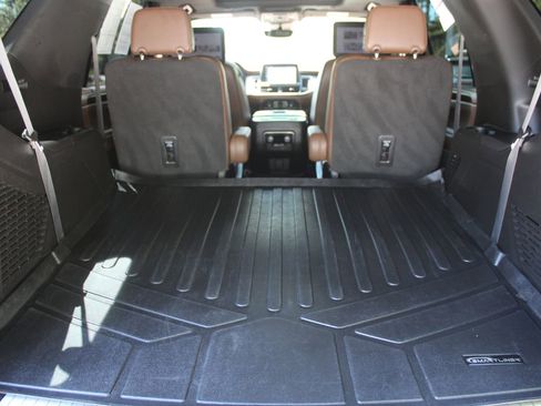Used 2023 Chevrolet Tahoe High Country RWD image 10