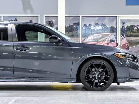 Used 2025 Honda Civic Sport image 33