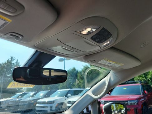 Used 2021 Chrysler Voyager Lxi FWD image 30
