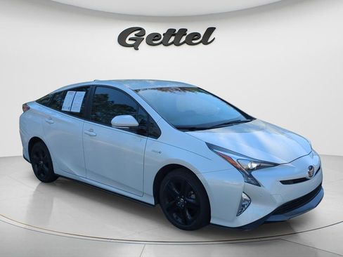 Used 2018 Toyota Prius Four Touring w/ Appearance Package image 2