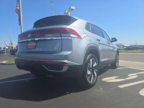 Used 2024 Volkswagen Atlas Cross Sport SE image 9