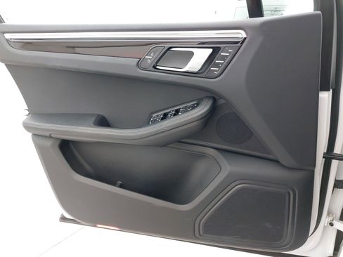 Certified 2023 Porsche Macan AWD/4WD image 29