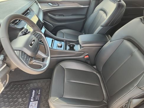 New 2026 Jeep Grand Cherokee Limited w/ Limited Altitude Package RWD image 10