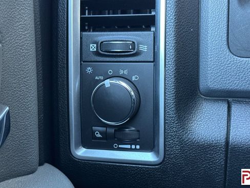 Used 2014 RAM 2500 SLT image 29