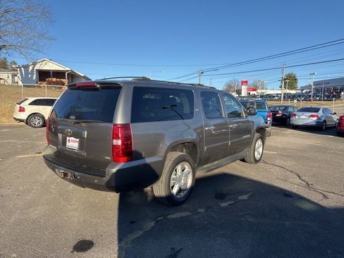 Used 2007 Chevrolet Suburban LTZ w/ LTZ Preferred Equipment Group image 8