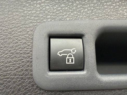 Used 2025 Toyota Sienna XSE image 26