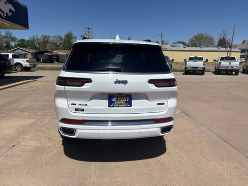 Used 2022 Jeep Grand Cherokee L Overland w/ Advanced Protech Group III AWD/4WD image 4