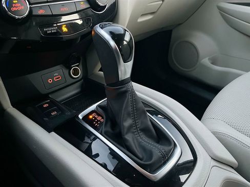 Used 2022 Nissan Rogue Sport SL FWD image 17