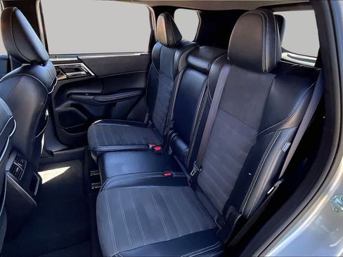 Used 2024 Mitsubishi Outlander SE FWD image 20