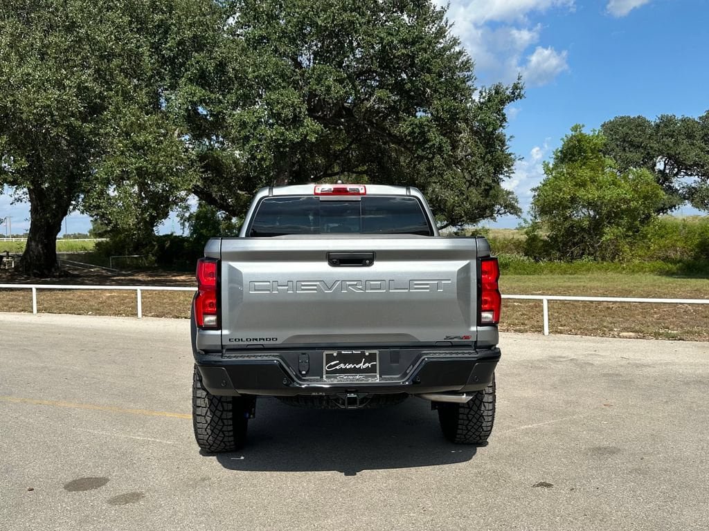 New 2026 Chevrolet Colorado ZR2 w/ Technology Package AWD/4WD image 6