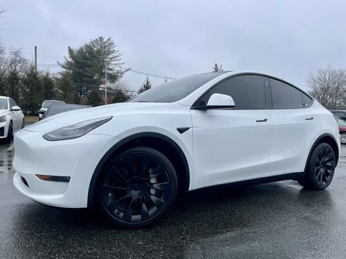 Used 2022 Tesla Model Y Long Range image 1