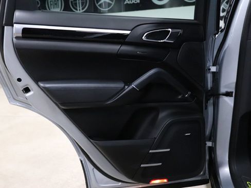 Used 2017 Porsche Cayenne S Platinum image 13