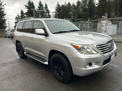 Used 2010 Lexus LX 570 4WD image 3