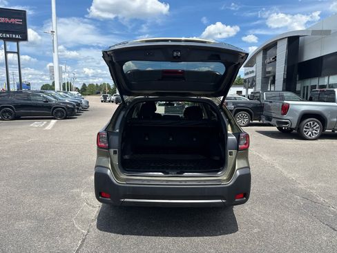 Used 2024 Subaru Outback Premium AWD/4WD image 10
