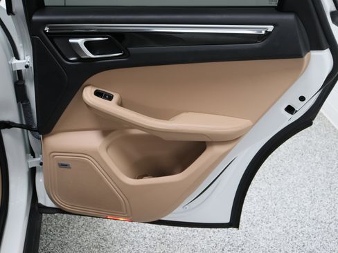 Used 2023 Porsche Macan S image 36