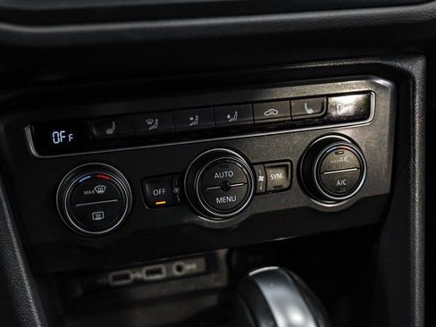 Used 2019 Volkswagen Tiguan SE image 31