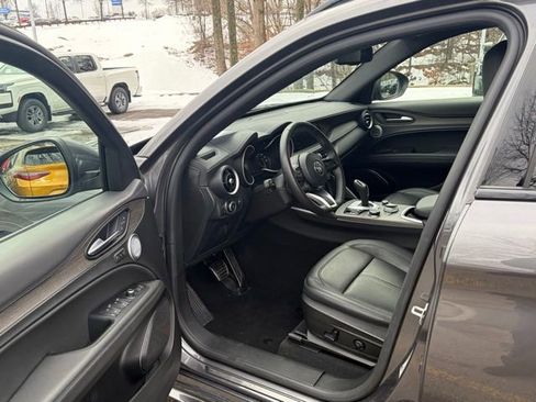 Used 2023 Alfa Romeo Stelvio Ti image 21