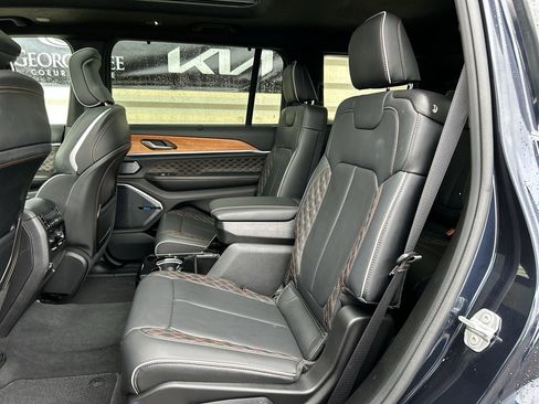 Used 2023 Jeep Grand Cherokee L Summit AWD/4WD image 13