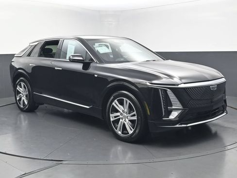 Used 2024 Cadillac Lyriq Tech w/ Driver Assist Package AWD/4WD image 44