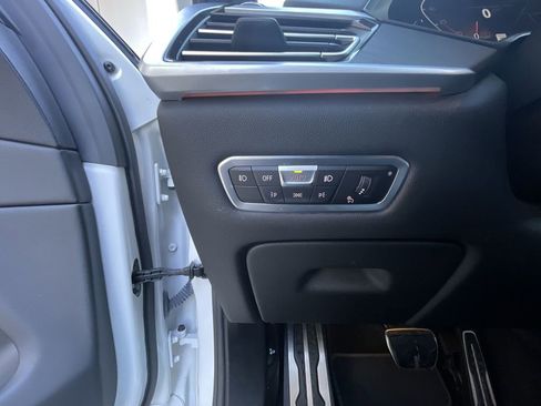 Used 2022 BMW X7 xDrive40i w/ M Sport Package AWD/4WD image 18