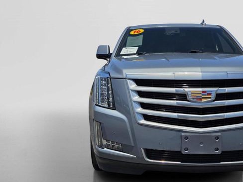 Used 2016 Cadillac Escalade ESV Luxury AWD/4WD image 10