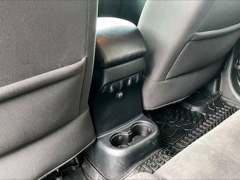 Used 2017 Jeep Wrangler Unlimited Sport AWD/4WD image 33