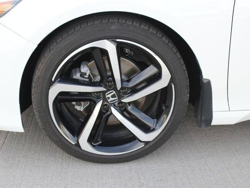 Used 2022 Honda Accord Sport image 40