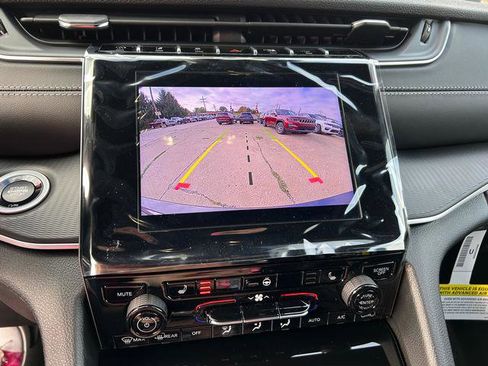 New 2025 Jeep Grand Cherokee 4WD image 13