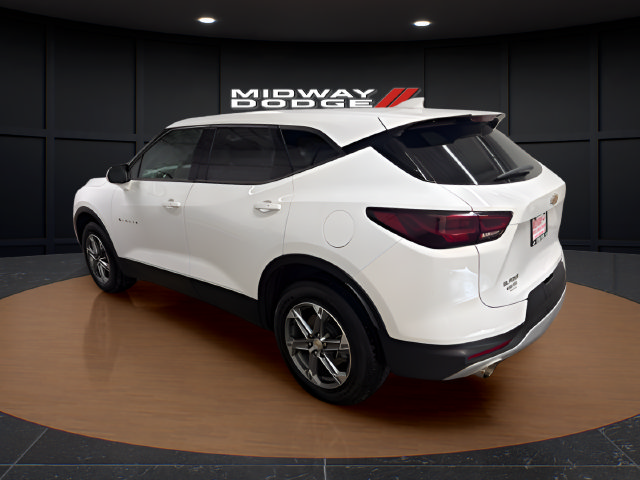 Used 2025 Chevrolet Blazer LT FWD image 3