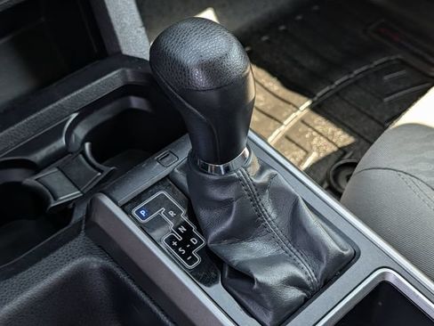 Used 2022 Toyota Tacoma SR5 RWD image 18