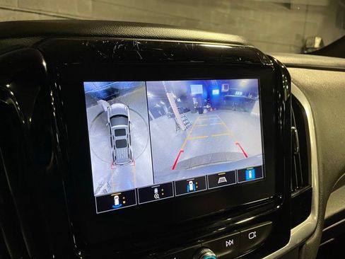 Used 2023 Chevrolet Traverse RS image 9