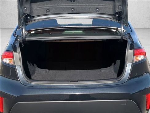 Used 2021 Toyota Corolla LE image 6