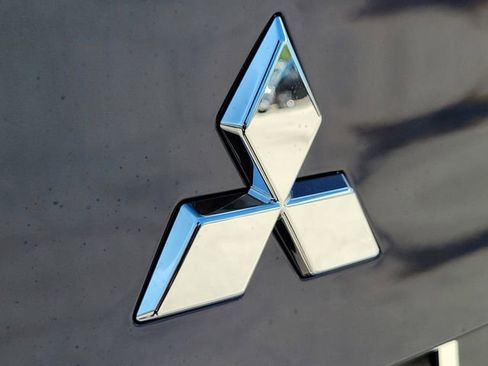 New 2025 Mitsubishi Outlander SE image 6