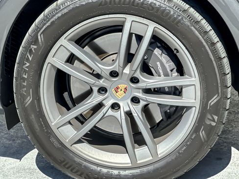 Certified 2025 Porsche Cayenne Coupe AWD/4WD image 26