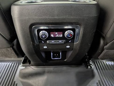 Used 2023 GMC Yukon Denali AWD/4WD image 11