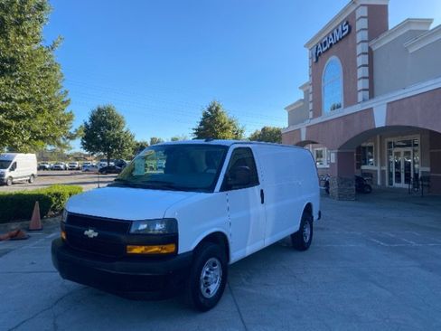 Used 2019 Chevrolet Express 2500 image 3