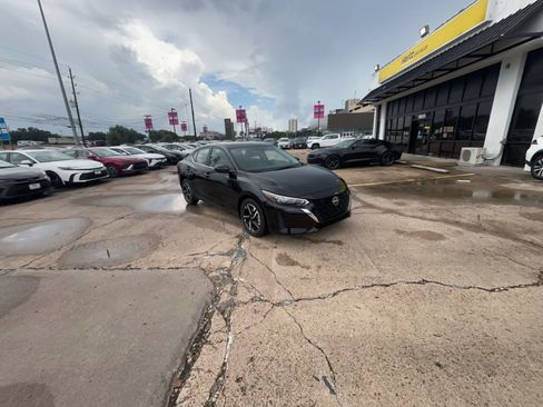 Used 2025 Nissan Sentra SV FWD image 3