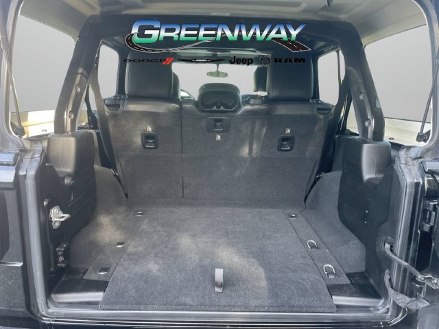 Used 2018 Jeep Wrangler Unlimited Sahara AWD/4WD image 8